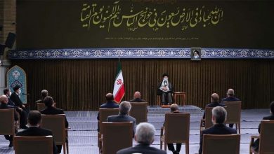 الإمام الخامنئي هدف الأعداء إنهيار الإقتصاد الإيراني