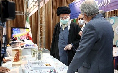 الإمام الخامنئي يزور معرض المنجزات الصناعية+ صور