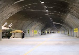الجيش الإيراني يزيح الستار عن قاعدة جوية تحت الأرض+ صور
