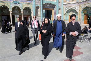 السفير السويسرية لدى ايران تزور مرقد السيدة المعصومة (س) في قم المقدسة
