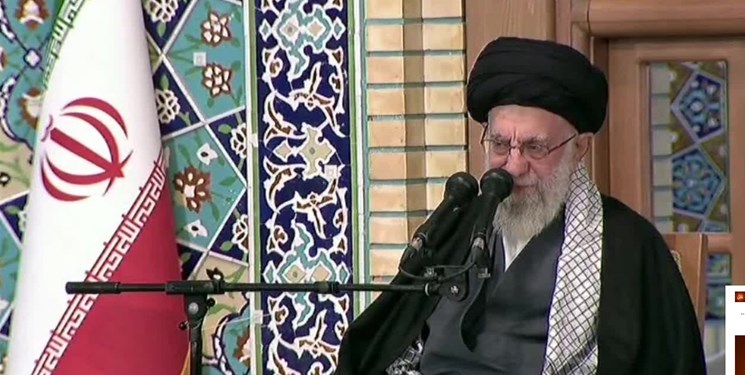 قائد الثورة الاسلامية : ما يعنيه العدو بالتتغيير هو تغيير هوية الجمهورية الإسلامية