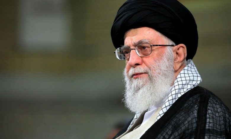 قائد الثورة يسمي العام الايراني الجديد بعام "كبح التضخم ونمو الانتاج"