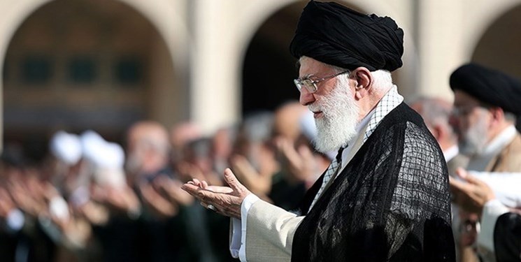 صلاة عيد الفطر تقام بإمامة قائد الثورة الاسلامية