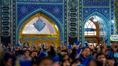 مراسم إحياء ليلة القدر الثانية ونشر المصحف الشريف علی الرأس في حرم الإمام الرضا عليه السلام في مدينة مشهد المقدسة