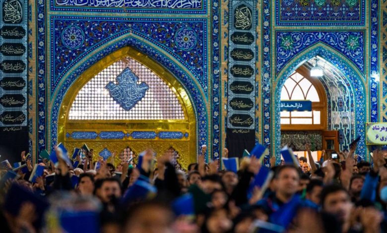 مراسم إحياء ليلة القدر الثانية ونشر المصحف الشريف علی الرأس في حرم الإمام الرضا عليه السلام في مدينة مشهد المقدسة