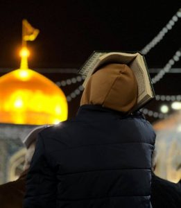 مراسم إحياء ليلة القدر الثانية ونشر المصحف الشريف علی الرأس في حرم الإمام الرضا عليه السلام في مدينة مشهد المقدسة