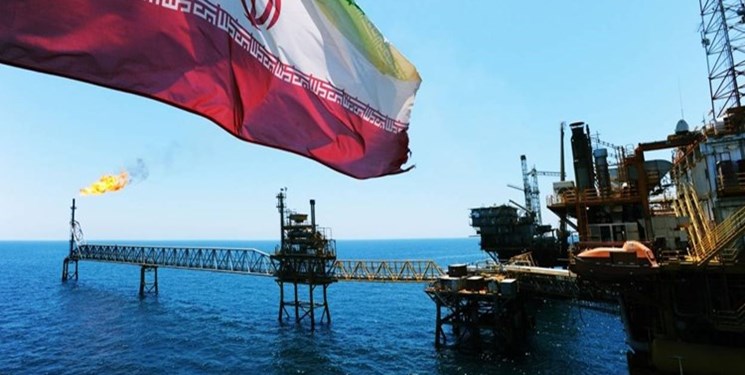 خبير : انتاج النفط الايراني إزداد مليون برميل يوميا