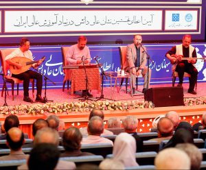 منح وسام التميز العلمي لـ12شخصية اكاديمية بارزة في ايران