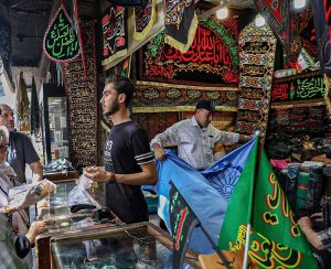 ايران تتشح بالسواد في عزاء ابي عبدالله الحسين (ع)