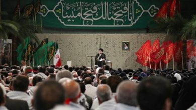 جاء ذلك في كلمة سماحة قائد الثورة خلال استقباله صباح اليوم الاربعاء ، في حسينية "الامام الخميني (رض)" ، حشدا من طلائع واسر الشهداء والفنانين والكتاب ورواد وناشطي الدفاع المقدس (في مواجهة الحرب العدوانية التي شنها نظام صدام ضد الجمهورية الاسلامية الايرانية خلال الفترة من 1980 الى 1988) والمقاومة.