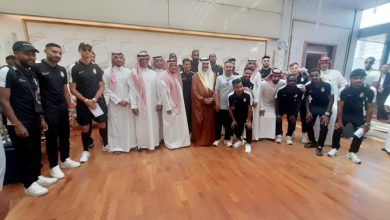 السفير السعودي في طهران سعود بن عبد الله العنزي يستقبل فريق نادي النصر السعودي في مطار طهران