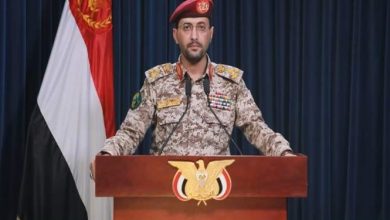وشدّد سريع على أنّ القوات المسلحة اليمنية استأنفت استهدافها السفن الإسرائيلية بضربات موجعة وقاصمة بالتزامن مع تجدّد العدوان الإسرائيلي على قطاع غزّة بعد انتهاء الهدنة.
