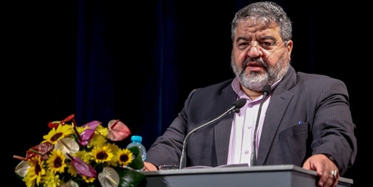 جلالي: يوم ۲۲ بهمن مثال واضح لولاء الشعب الايراني لأهداف ثورته الاسلامية أعرب رئيس منظمة الدفاع المدني في الجمهورية الاسلامية الايرانية العميد " غلام رضا جلالي" عن اعتقاده بأن يوم ۲۲ بهمن يعتبر نموذجا لوفاء الشعب الايراني لأهداف ثورته الاسلامية، واعتبره بأنه يوم الاستعداد للمشاركة الشعبية في انتخابات مجلس الشورى الاسلامي وخبراء القيادة. وشدد "جلالي" في البيان الذي أصدره بمناسبة حلول يوم 11 شباط ذكرى انتصار الثورة الاسلامية على أن هذا اليوم الخالد يعتبر ودون شك ظاهرة اجتماعية شعبية لانظير لها في العالم ولم يشهد أي مكان من العالم مثيلا لها. وتساءل المسؤول كيف يمكن لشعب يحافظ على حيويته ونشاطه بل وأكثر من ذلك بعد مرور 45 عاما على ثورته الاسلامية؟ ورأى أن ذلك انما يعود الى تأثير حدث كبير وهو أن هذه الثورة هي ثورة شعبية بإمتياز. وأوضح أن التاريخ أثبت بأن أي حدث يقع يفتقر الى قاعدة شعبية لن يكتب له الثبات والاستقرار، وشدد على أن الدعم الجماهيري لذلك الحدث سيجعله بمثابة الدرة التي تزداد جمالا وجودة. وأشار الى محاولات الأعداء الرامية للتقليل من حجم مشاركة الشعب الايراني في هذا الاحتفال العظيم وزرع بذور اليأس في نفوس المواطنين، الا ان هذا الشعب يلقمهم الحجر في كل مرة من خلال مشاركته الجماهيرية الكبيرة للغاية.