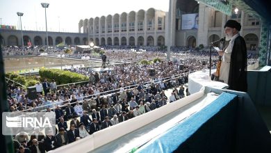 قائد الثورة الاسلامية: لانماطل ولا نقوم بالتسرع في اداء واجبنا