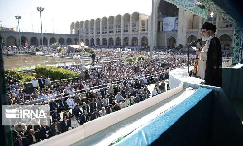 قائد الثورة الاسلامية: لانماطل ولا نقوم بالتسرع في اداء واجبنا